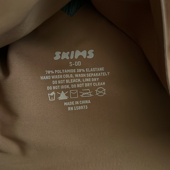 SKIMS NAKED BRALETTE - Picture 7 of 10